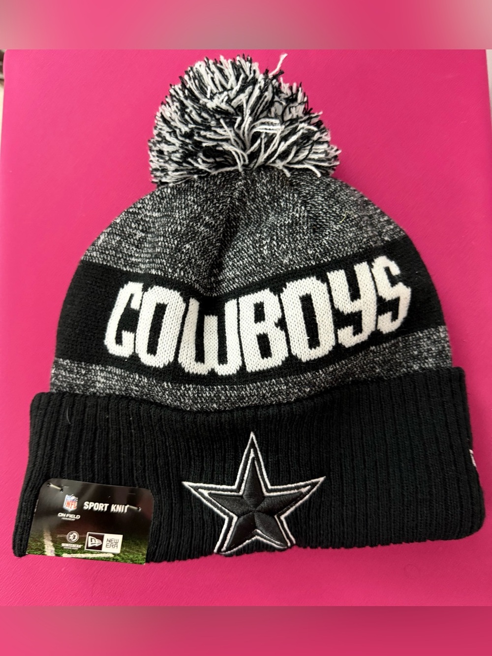 Dallas Cowboys OSFM Black & Gray Pom NFL Beanie Knit/Lining 10% Wool Mix NWT - Picture 5 of 9